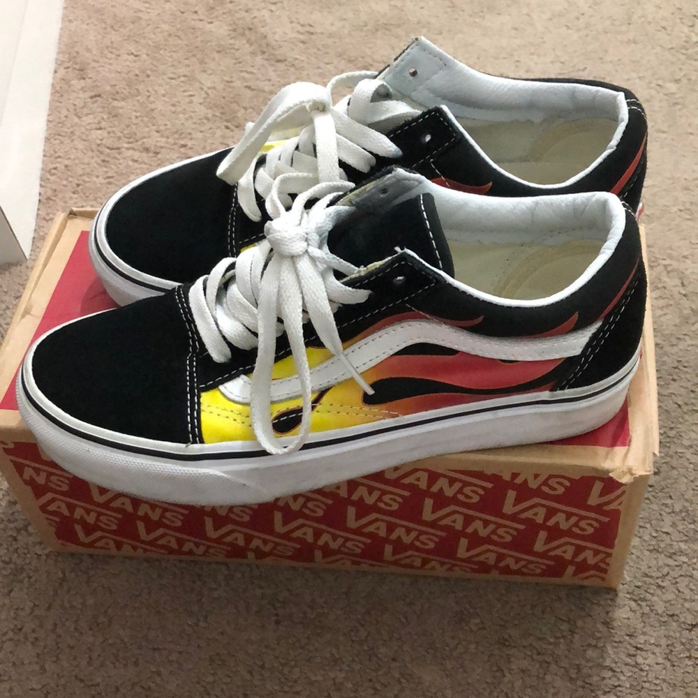 FLAME OLD SKOOL VANS SIZE 5.5 in women